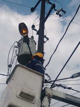 Funcionan de nuevo las luminarias en el barrio San Ignacio.