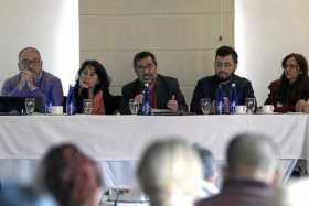 Alberto Yepes (centro), vocero de las plataformas de Derechos Humanos, durante la presentación del informe del gobierno de Iván 