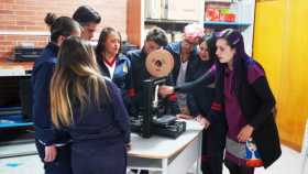 En el colegio Enrique Olaya Herrera, de Bogotá, es en donde desarrolla las investigaciones.