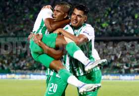 Celebración del primer gol de Nacional, el empate parcial 1-1 antes del final del primer tiempo. 