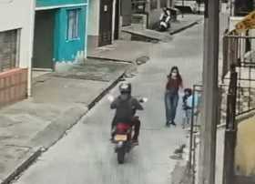 Aprehendieron a un sujeto que en una moto tocaba a mujeres por barrios de Manizales