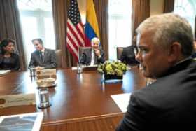 Foto | EFE | LA PATRIA      El mandatario estadounidense, Joe Biden, recibió a su homólogo, Iván Duque, en la Casa Blanca.