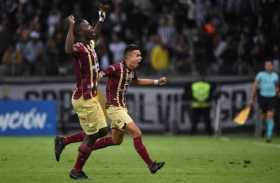 Jugadores Tolima celebran un gol