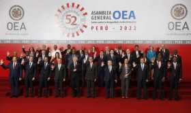 Fotografía oficial de los representantes de las delegaciones de la 52 Asamblea General de la OEA, hoy en Lima (Perú).