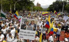 Las manifestaciones más concurridas estuvieron en Bogotá, Cali, Medellín y Barranquilla. Allí, miles de personas, la mayoría ata