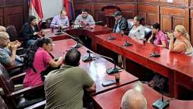 Foto | Cortesía Alcaldía | LA PATRIA  Reunión del alcalde de Salamina con vendedores de rifas. Se cumplió en la sede del Concejo