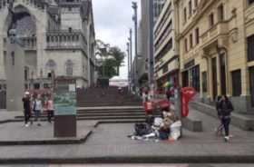 Las basuras en la Plaza de Bolívar son una constante.