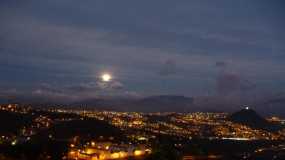 La luna sobre Manizales 