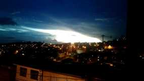 Llega la noche en Manizales