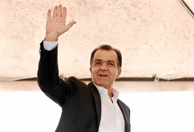 El caldense Óscar Iván Zuluaga, líder del partido Centro Democrático, quedó con posibilidades de volver a la competencia polític