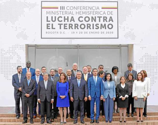 Una cumbre contra el terrorismo se realiza en Bogotá, a la cual ha sido invitado el secretario de Estado de los Estados Unidos, 