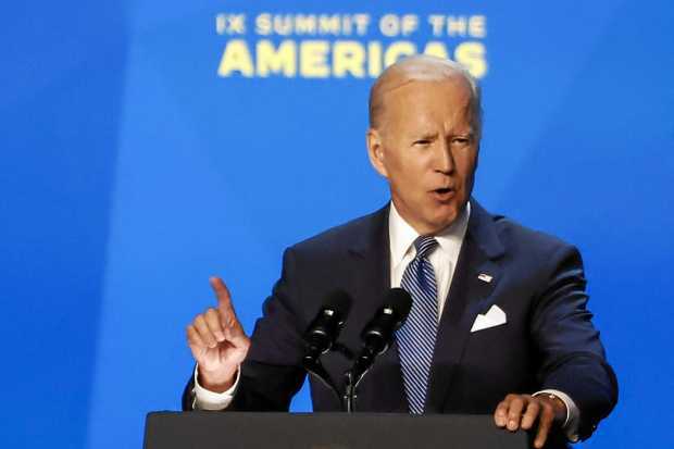 Se realiza hoy el cierre de la Cumbre de las Américas, en la que pese a la ausencia de 8 presidentes, el mandatario de los Estados Unidos, Joe Biden, anfitrión del evento, lanzó un mensaje de unidad a las democracias del continente. En el encuentro, realizado en Los Ángeles, California, el líder estadounidense manifestó: “Renovamos nuestra convicción de que la democracia no solo es el rasgo definitorio de la historia de América, sino también un ingrediente esencial de su futuro”. Se realiza hoy el cierre de la Cumbre de las Américas, en la que pese a la ausencia de 8 presidentes, el mandatario de los Estad