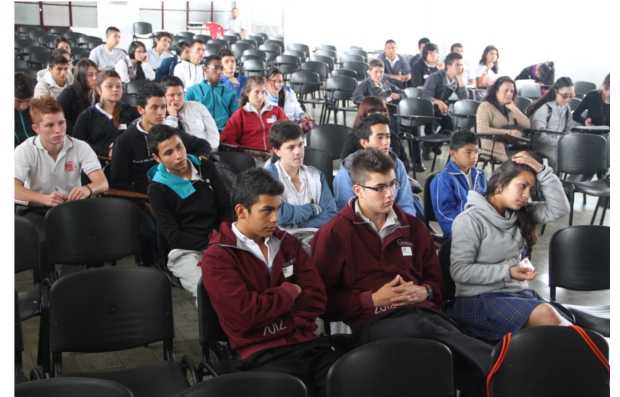 La reunión de ayer se dividió en dos partes: por un lado, se le recordó a los personeros su compromiso; por otro, recibieron una charla sobre el manejo de la internet.
