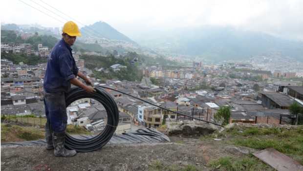 Foto | Fredy Arango | LA PATRIA Después de cinco meses y medio de la tragedia del barrio Cervantes la Alcaldía contrató las obras para mitigar el riesgo, mientras Corpocaldas define qué se debe hacer en este lugar.