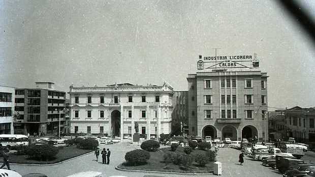 El antiguo Parque de Bolívar, epicentro de la época. Continúa siendo sitio de encuentro, pero con los problemas de deterioro social que lo rodea.