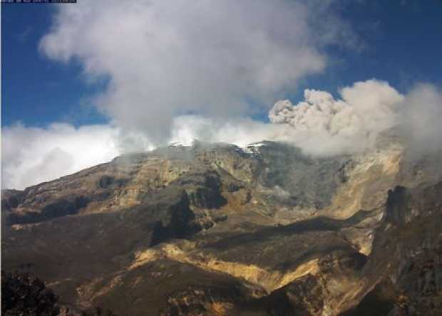 Emisión de ceniza esta mañana a las 9:47 a.m. el en volcán Nevado del Ruiz.