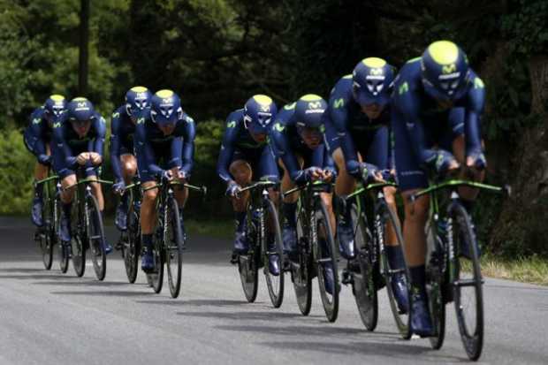 El equipo Movistar, de Nairo Quintana, hoy en la contrarreloj por equipos. 