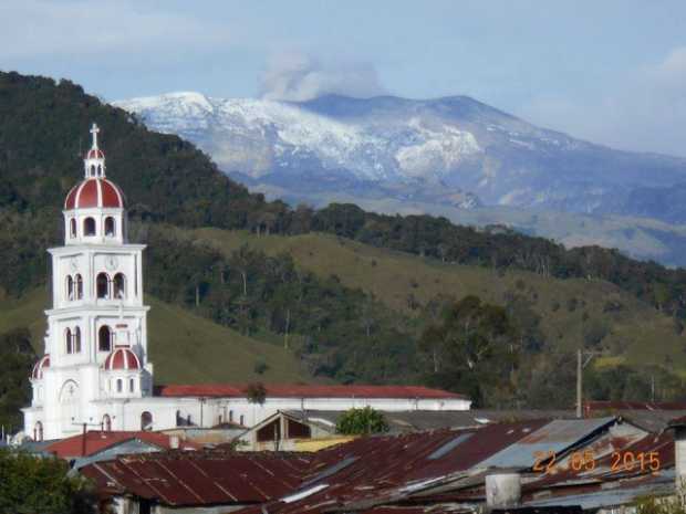 Imagen cortesía de Javier Bedoya, tomada el día 23 de mayo de 2015 al volcán Nevado del Ruiz desde el Villahermosa, Tolima.