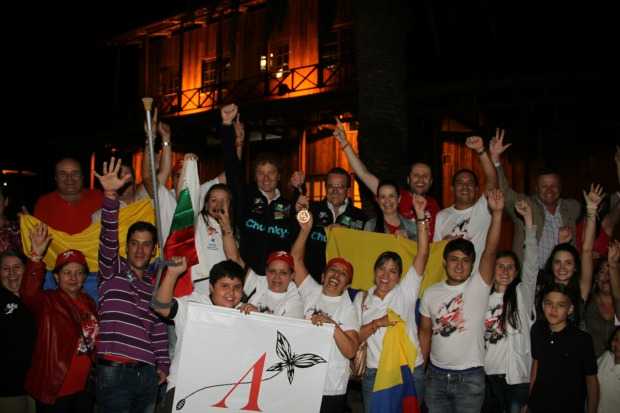 Familiares y amigos celebraron el regreso de los mauricios a la ciudad después de la difícil prueba del Dakar.