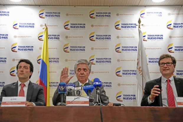 Dimitri Zaninovich, nuevo presidente de la Agencia Nacional de Infraestructura (ANI); Germán Cardona, ministro de Transporte; y Luis Fernando Andrade, presidente saliente de la ANI. Dimitri Zaninovich, nuevo presidente de la Agencia Nacional de Infraestructura (ANI); Germán Cardona, ministro de Transporte; y
