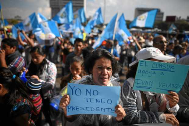 Guatemaltecos se manifestaron contra el presidente de Guatemala, Jimmy Morales, por declarar non grato al colombiano Iván Velásq