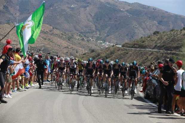 El polaco Marczynski gana la etapa 12 de la Vuelta, Froome cae pero sigue líder