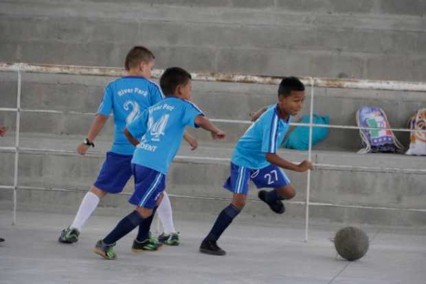 La escuela deportiva de fútbol River Park, del barrio Solferino, es de las iniciativas de la estrategia Mambrú no fue a la guerr