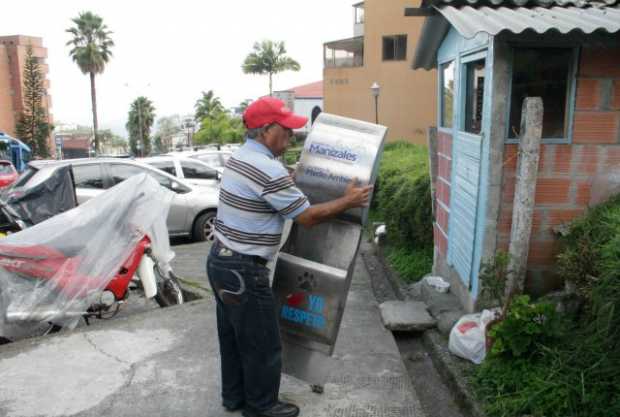 Perros sin dispensador en Villa Pilar