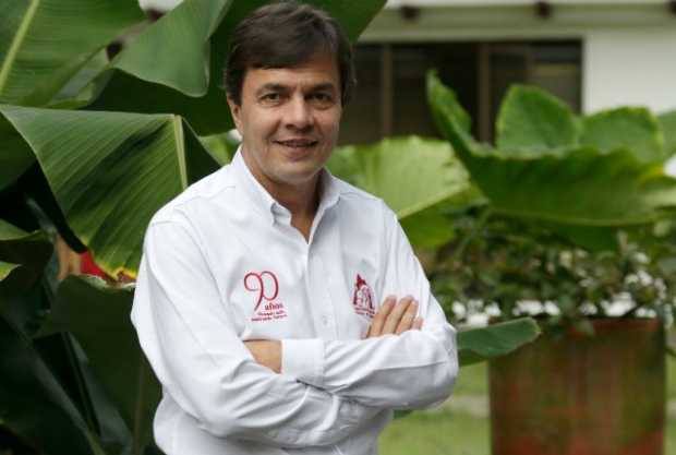 El gerente de la Federación de Cafeteros, Roberto Vélez Vallejo