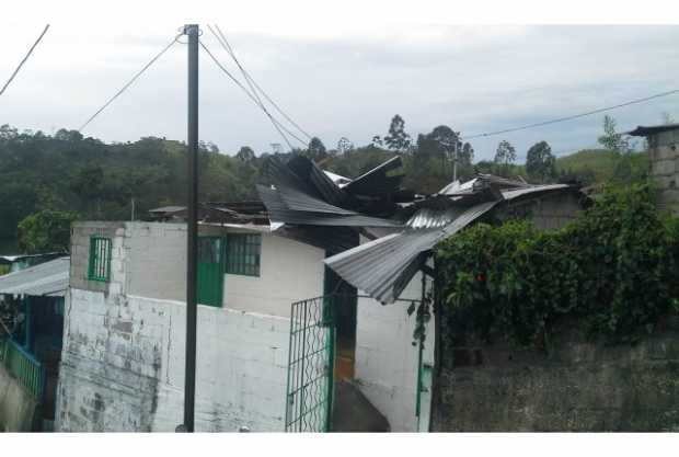 Así quedaron las casas dañadas con el vendaval en Marquetalia.