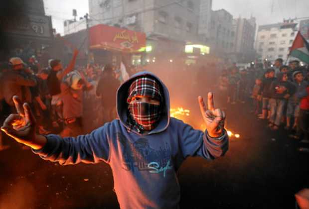 Refugiados palestinos participan en una protesta en el campo de refugiados de Jabaliya en la Franja de Gaza. 