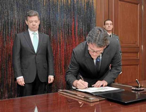 Gustavo Bell fue vicepresidente durante el Gobierno de Andrés Pastrana (1998-2002), quien se ha convertido junto al también expr