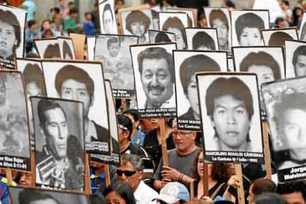 Multitudinaria marcha en Lima contra el indulto a Fujimori. 