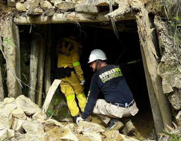 La caída de una roca le provocó fracturas en las piernas al minero.