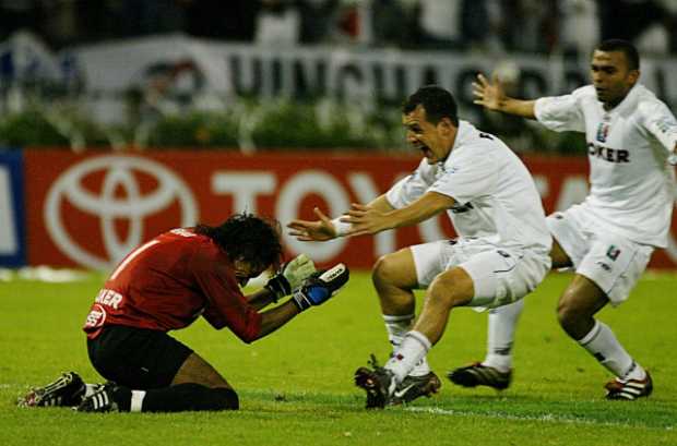 La Conmebol (Confederación Suramericana de Fútbol) invitó a hoy a Juan Carlos Henao al sorteo de la Copa Libertadores. Henao fue