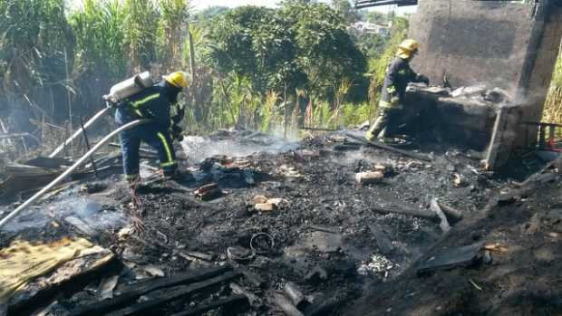 Explosión de pólvora redujo a cenizas una casa en el bar Explosión de pólvora redujo a cenizas una casa en el bar