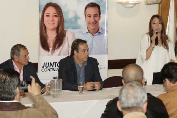 La candidata caldense a la Cámara Adriana Franco será la fórmula del aspirante a Senado Guillermo Palacio, antioqueño. A la izqu