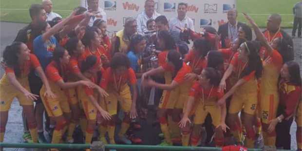 Bogotá celebró con lágrimas el título juvenil femenino