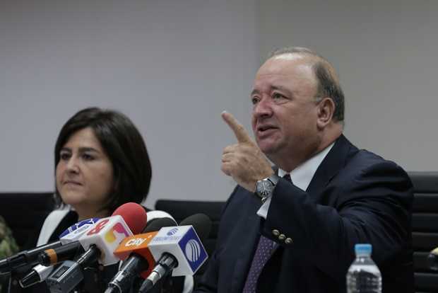 El ministro de la Defensa, Luis Carlos Villegas El ministro de la Defensa, Luis Carlos Villegas