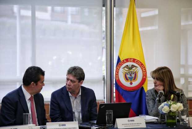 Mesa de concertación del salario mínimo 2018. Julio Roberto Gómez, presidente de la CGT; Bruce Mac Máster presidente de la ANI y