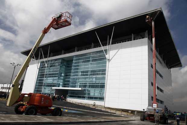 Controladores aéreos anuncian plantón por no pago de bonificaciones