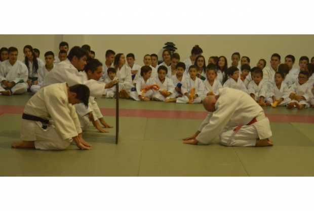 El acto central en los ascensos de karate y yudo fue el homenaje a Fredy Cardona 