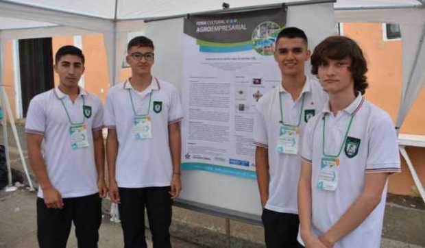 Cuatro jóvenes de Pácora inventan ladrillo medioambiental