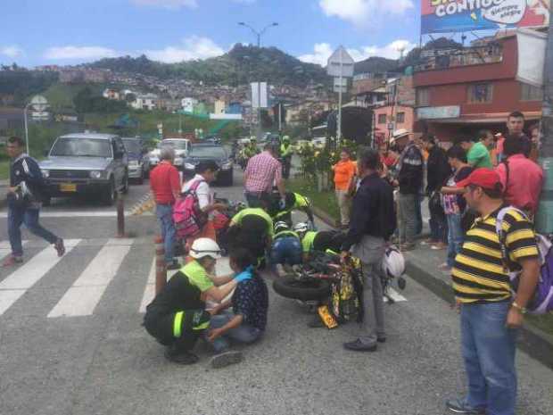 Dos motos se chocaron en la avenida Kevin Ángel