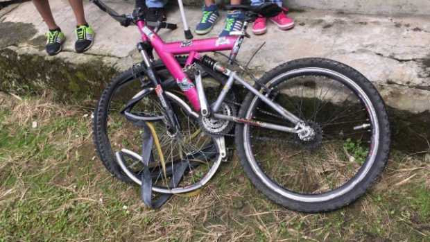 Foto | Cortesía Villamaría sin Censura | LA PATRIA Un choque de una bicicleta contra una camioneta provocó la muerte de Dídier A