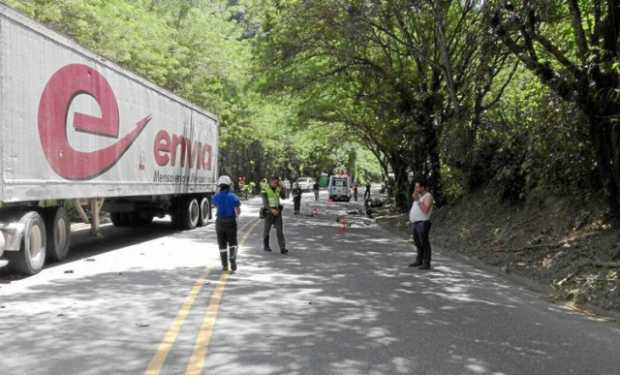 El accidente ocurrió en el sector Los Cuervos, vía Manizales-Medellín.