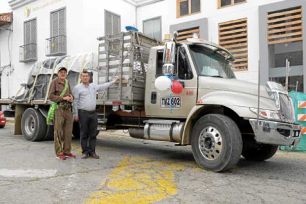 Llegan ayudas Foto |Luis Fernando Rodríguez | LA PATRIA Salamina. El pasado viernes comenzaron a llegar las tractomulas cargadas