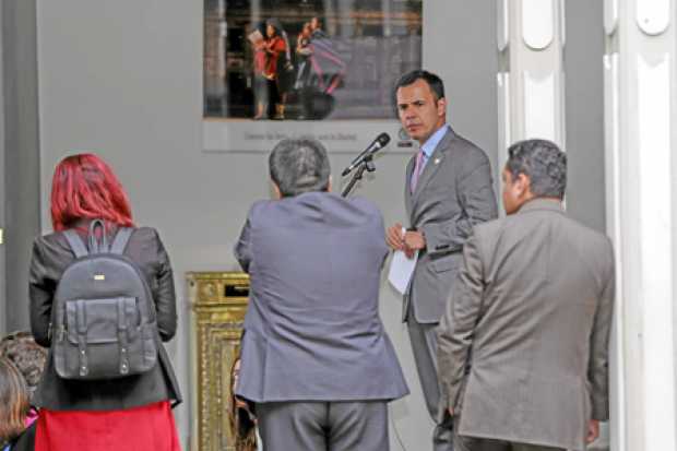 Guillermo Rivera, ministro del Interior, sobre quien cae la responsabilidad de cerrar en el Congreso lo pactado con las Farc.