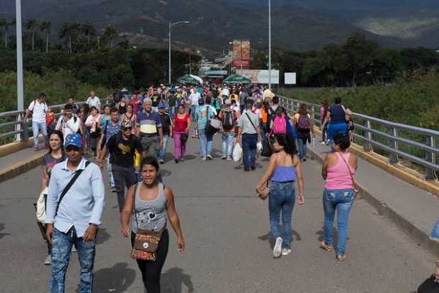 Venezolanos frontera con Colombia