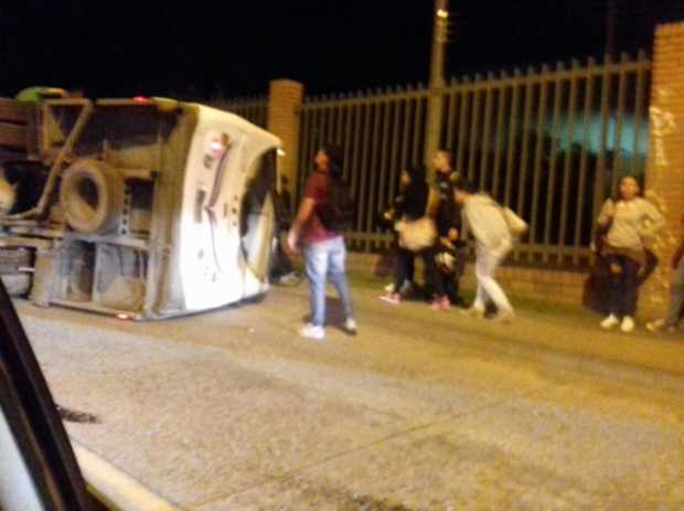 Buseta se volcó en el sector de Maltería